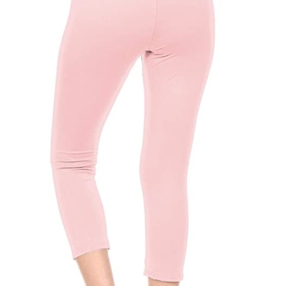 NWOT- Blush colored Capri Leggings fits Medium-Large - Picture 3 of 3
